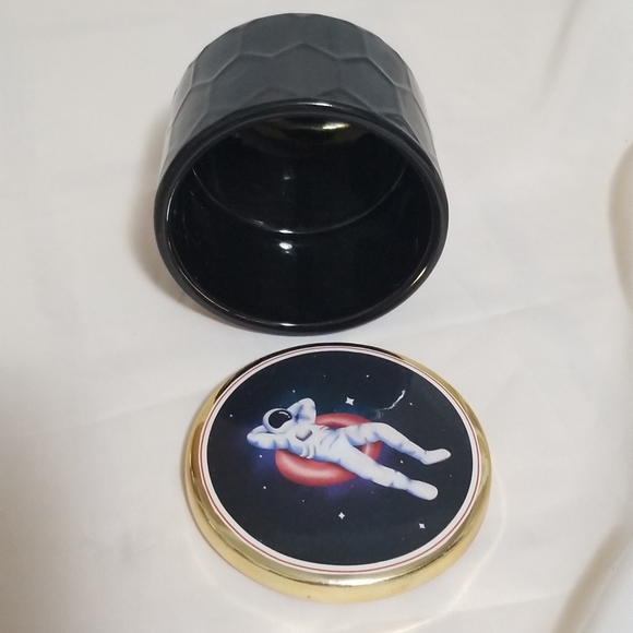 5 oz Moon Chilling Ceramic Stash Jar - Picture 3 of 11